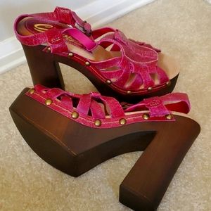 Sbicca Raspberry Leather Platform Heel Sandals.Brand new in box Size 40/9